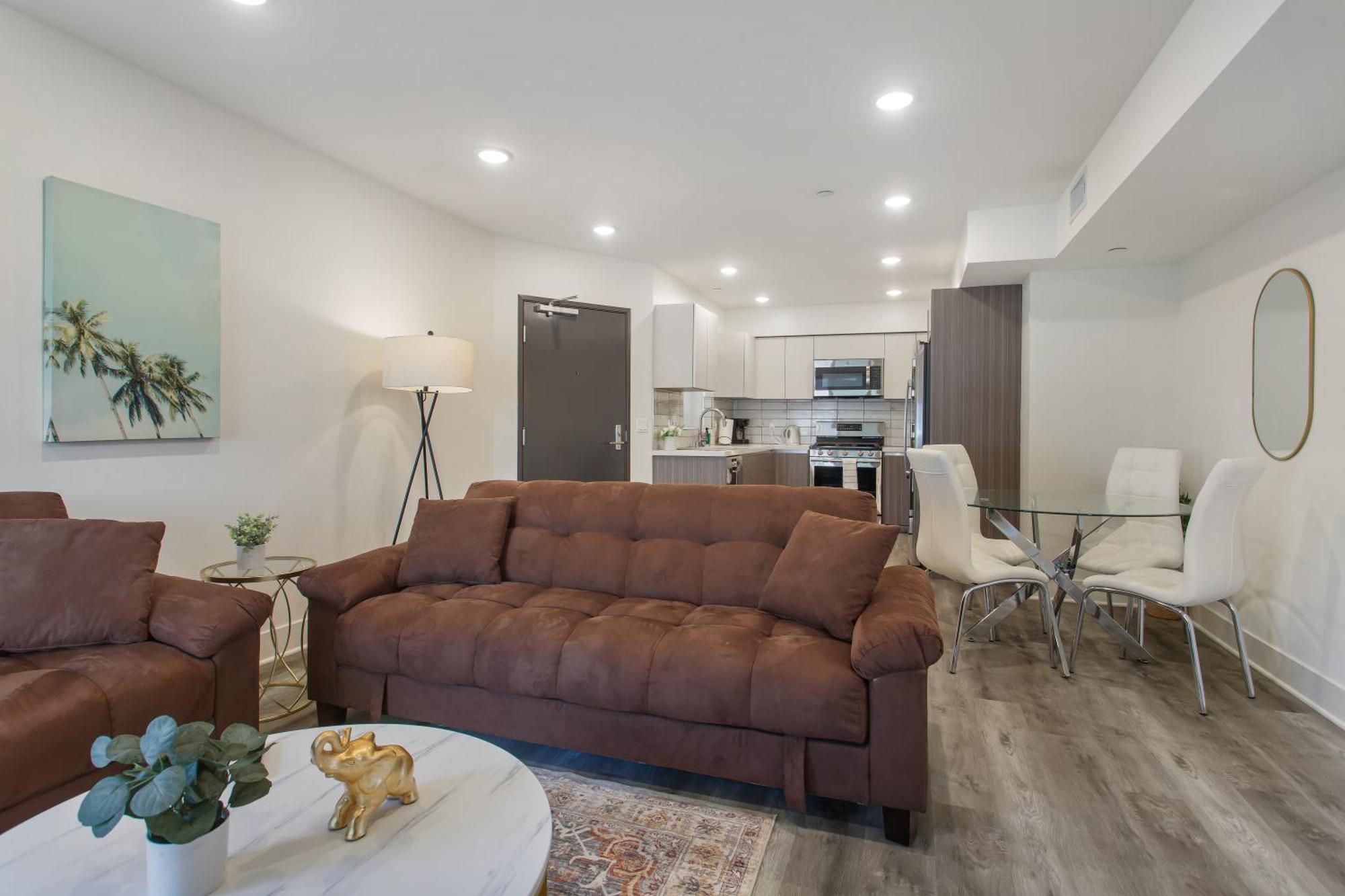 Beverly Hills 2bd 2ba With Free Parking